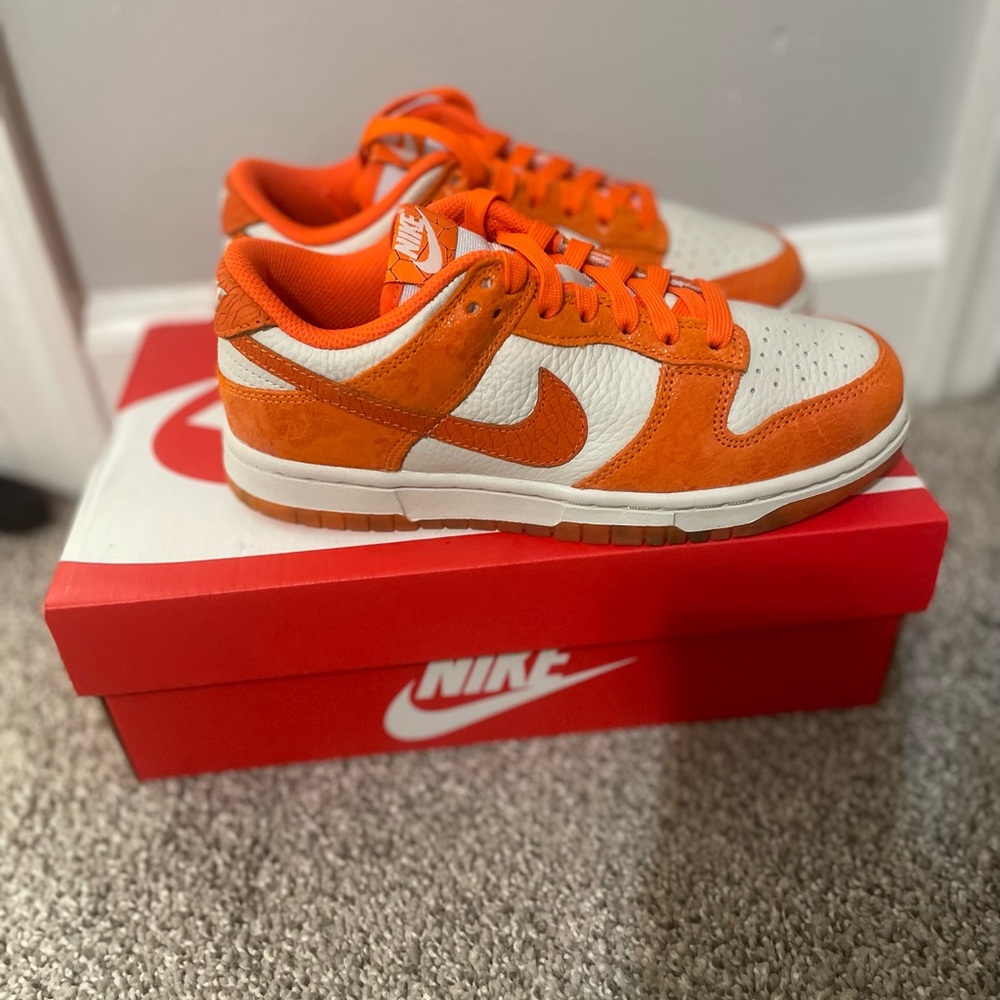 Orange dunks 3.5 in boys